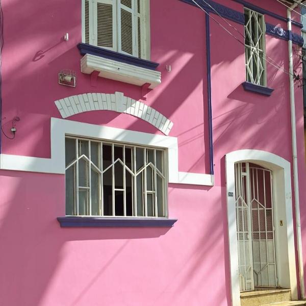 Uma casinha rosa no Pacaembu