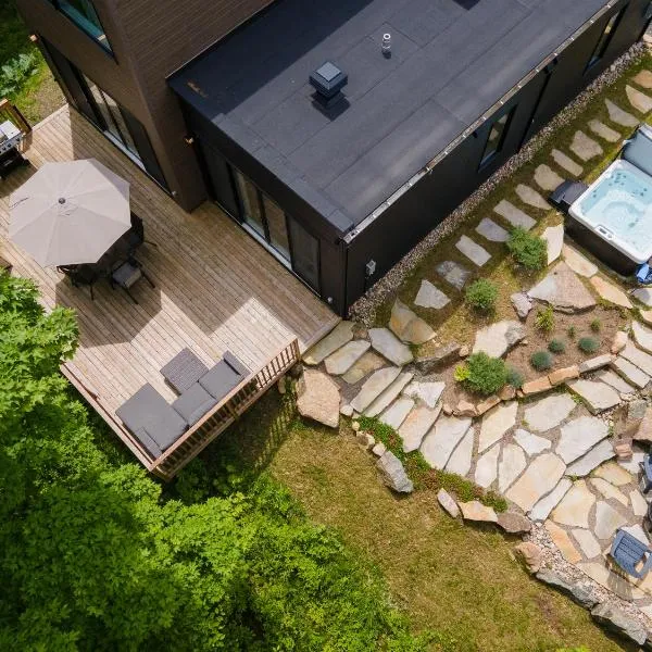 Chalet Listra peace & spa - 16 min to Tremblant, hotel in La Conception