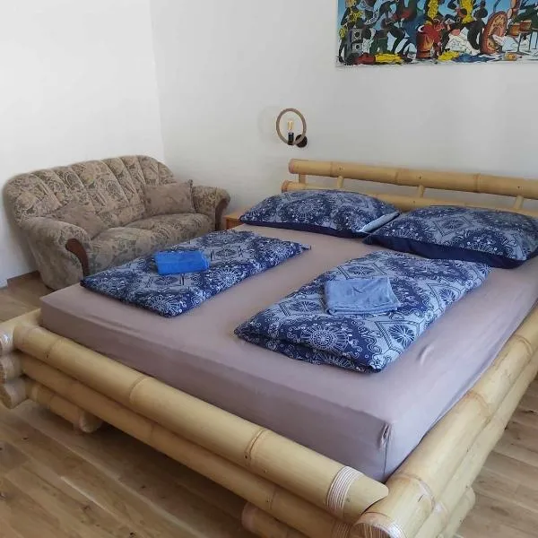 Tanzanit, hotel di Štúrovo
