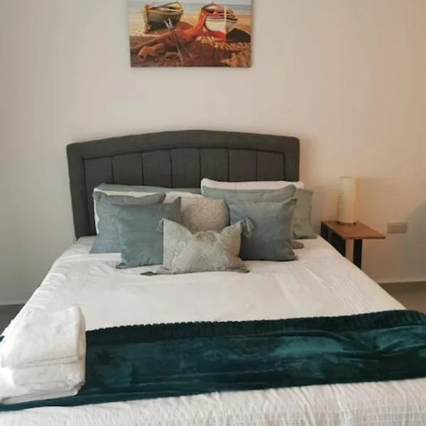 Penthouse studio apartment, hotel v destinaci Kyrenia