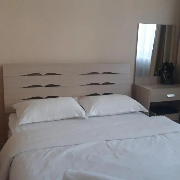 3 rooms apartment in the centre of Ulgii city, hotel ve městě Ölgij