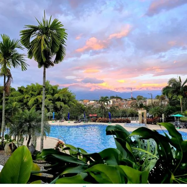 Apartamento Privado Vacacional a 5m del Aeropuerto, 20 minutos del Parque del Cafe y Centro de Armenia con 4 Piscinas, 3 Jacuzzi, Sauna By Molca Xperiences 3H, hotel v destinaci Armenia