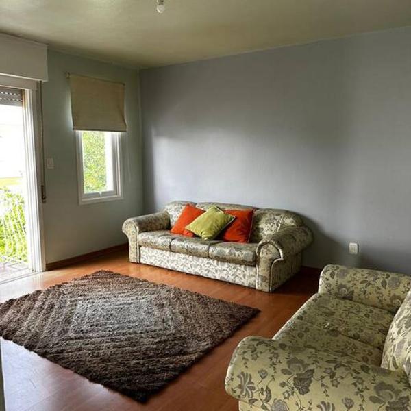 Amplo apartamento com 2 garagens