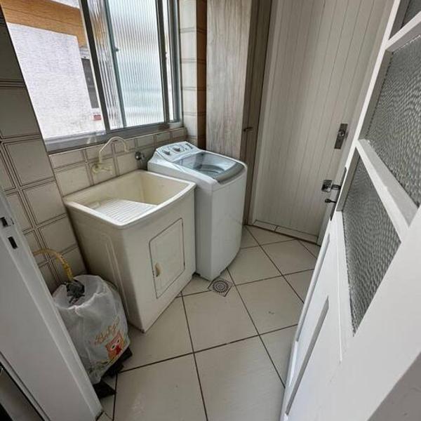 Amplo apartamento com 2 garagens - Foto 3