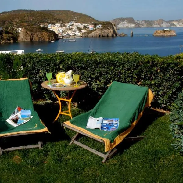 La Limonaia a mare, hotel v Ponze