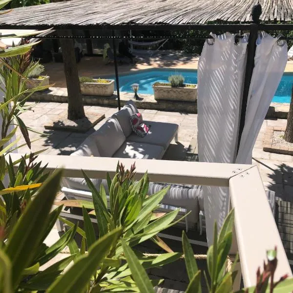 Villa QUINISSOLE, hotel v destinácii Sainte-Anastasie-sur-Issole