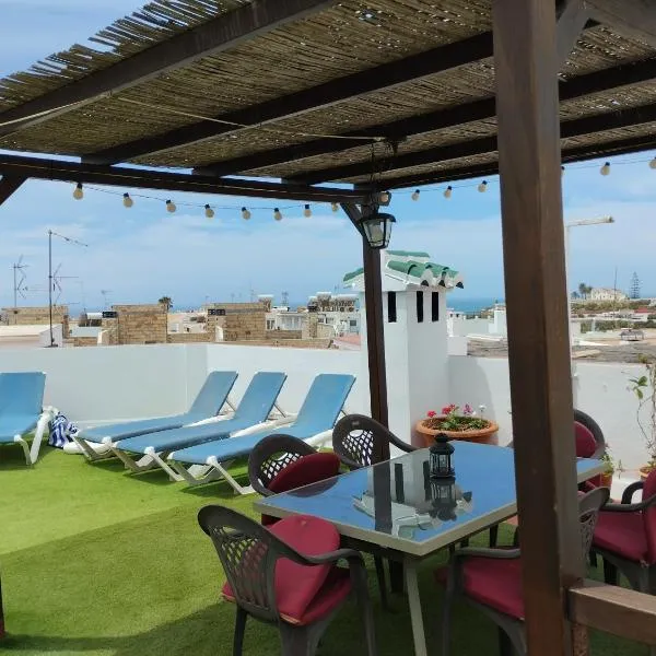 casa con terraza privada, hotel in Nerja
