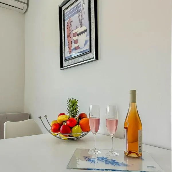 Galib 2 - newly renovated and top location near the sea and city center, hotel v destinaci Novigrad – Istrie