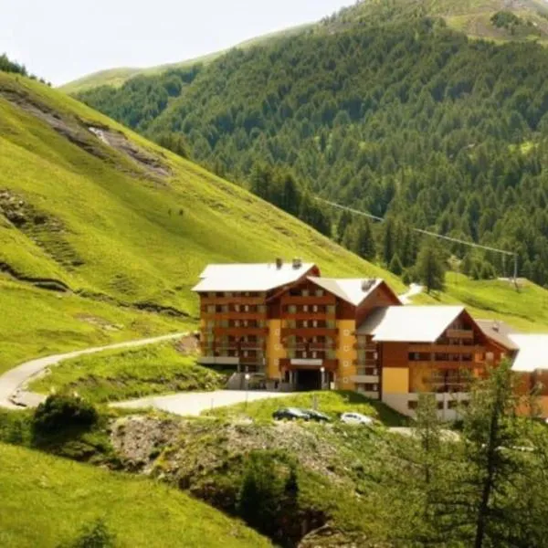Appt dans chalet résidence Les Balcons du Soleil โรงแรมในอัลโลส