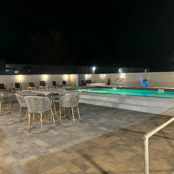 Deluxe Inn & Suites、ブラウンズビルのホテル