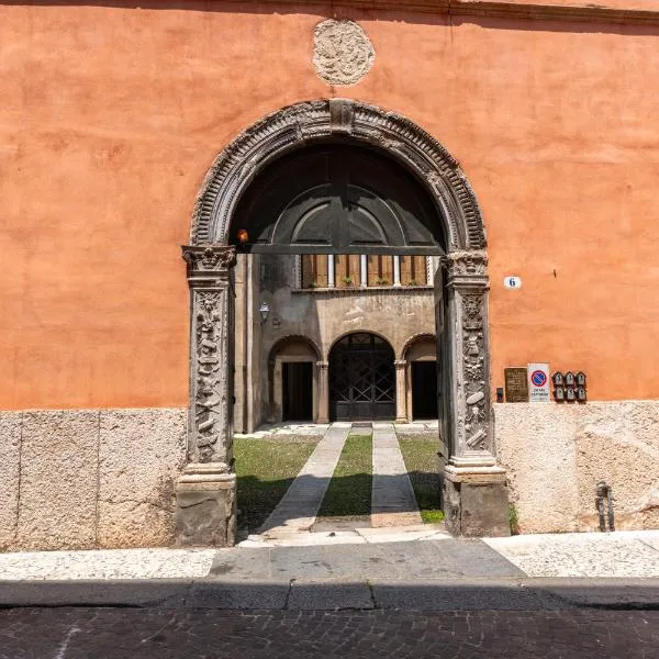 Palazzo delle Guglie by Postcardsfrom, hotel di Verona