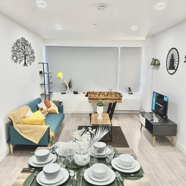 Convenient Contractor & Family Stay - 5 Guests, Pets Welcome, Parking Included!, hotell i Bracknell