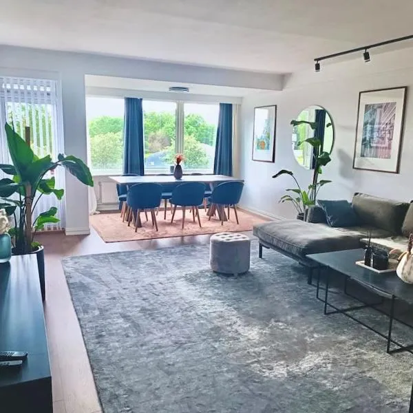 Modern flat overlooking Oslo, Hotel in Oslo