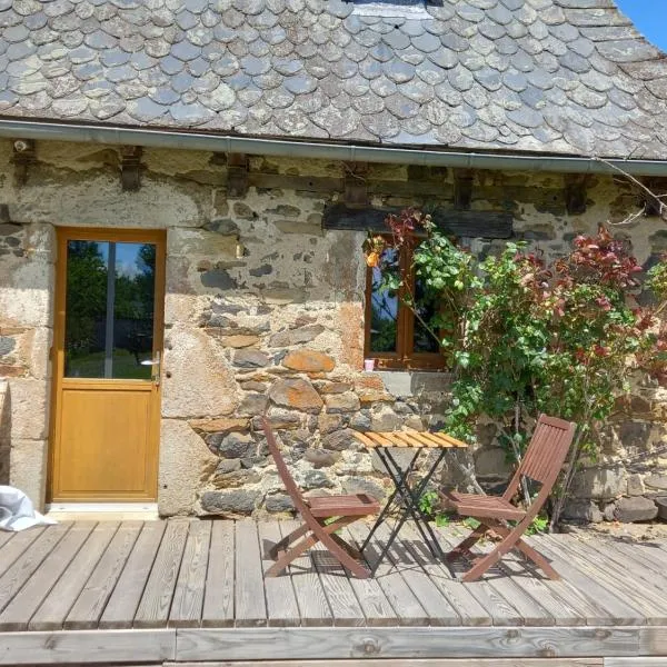 Petite maison avec piscine, hotel v destinaci Vezels-Roussy