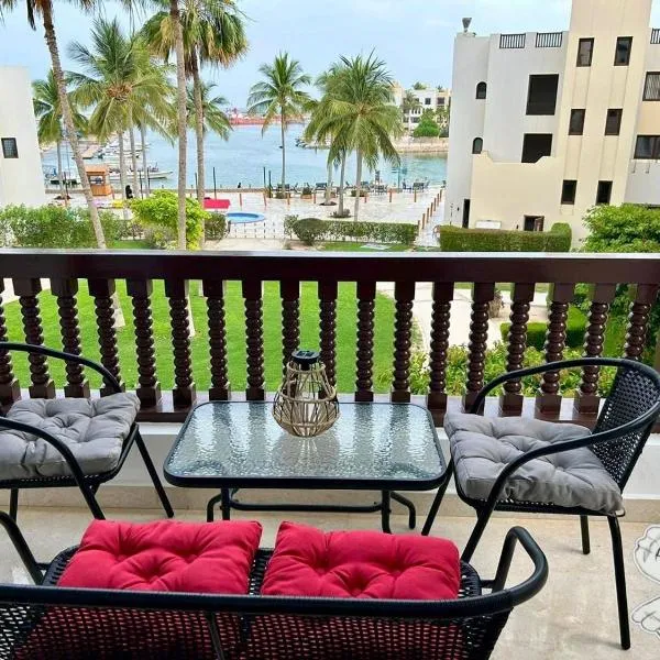 New Luxury 2 BD Marina Hawana Suite Sea View, Salalah, hotel v destinaci Wādī Khasbar