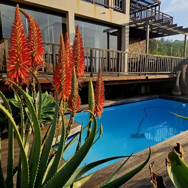 4 Dolphin Views La Mercy Luxury Beachfront Apartment with Private Swimming Pool, hotel din La Mercy