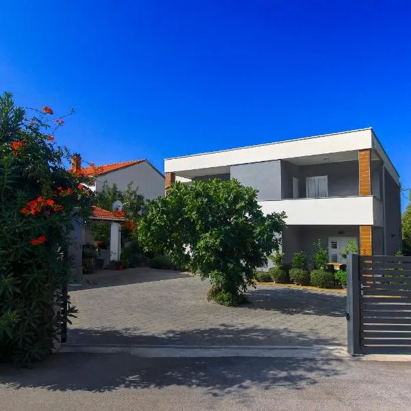 Villa Milena, hotel in Brodarica