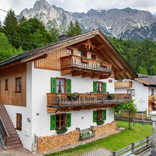 Ferienwohnung Regina, hotel v destinaci Mittenwald