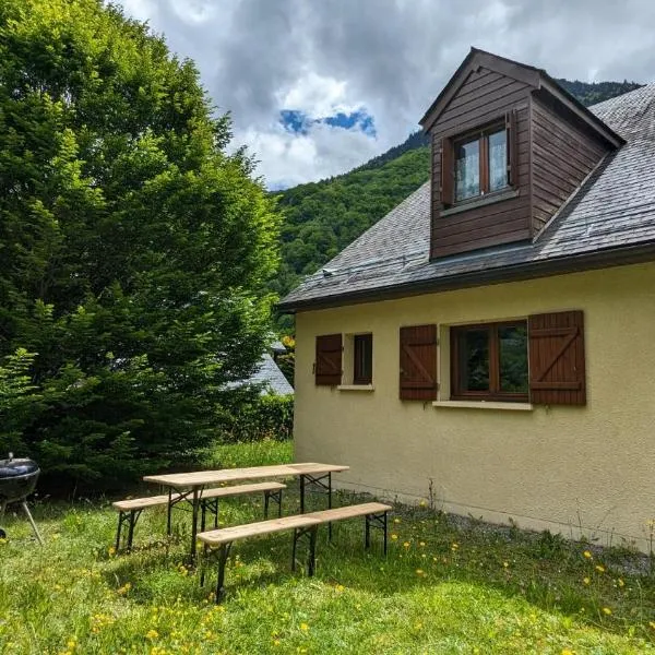 Chalet mitoyen à Cauterets, hotel v destinaci Cauterets