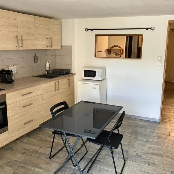 appartement deux pieces, hotel v destinácii Notre-Dame-de-Londres