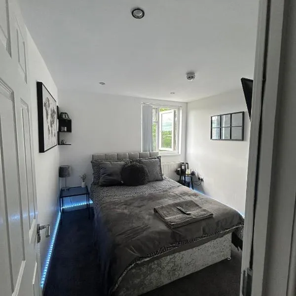 The Dugout - Double Room, hotel v destinaci Watford