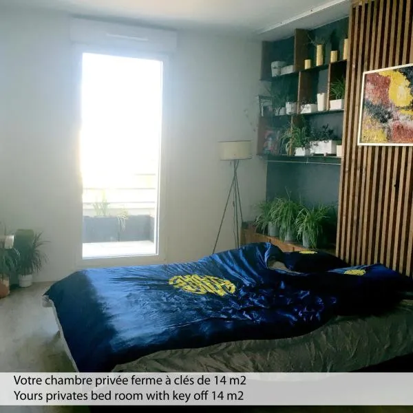 Chambre privée dans un roof-top unique vue 360°, hotel v destinaci Colombes