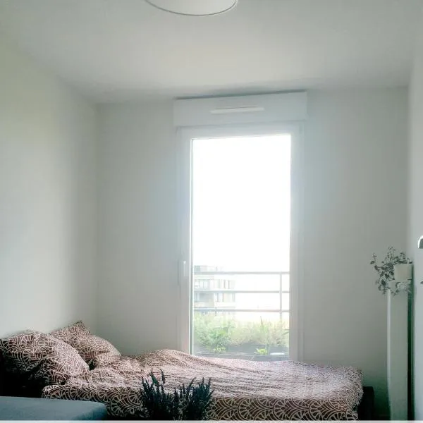 Chambre privée dans un roof-top unique, hotel v destinaci Colombes