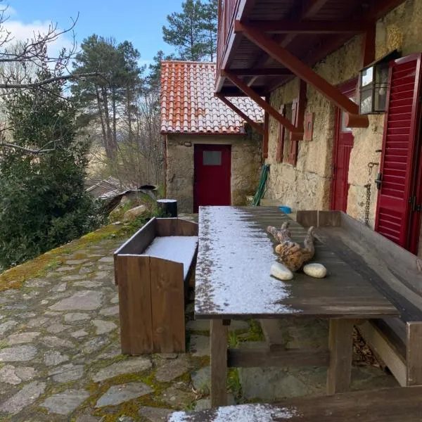 Chalé na Montanha Casa de Baixo, hotel v destinaci Manteigas