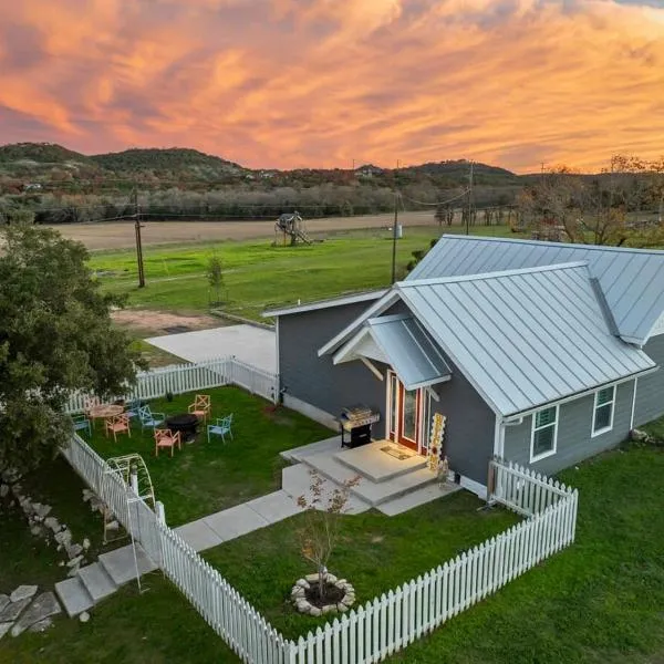 Historic 1 BR Cottage - Mountain Views - Firepit, hotel a Boerne