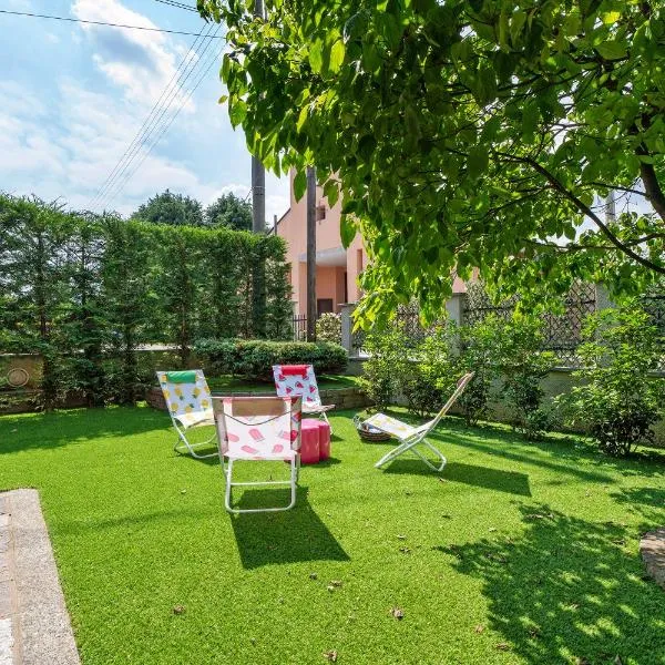 La Casa Dei Girasoli-Lago Maggiore, hotel in Castelletto sopra Ticino