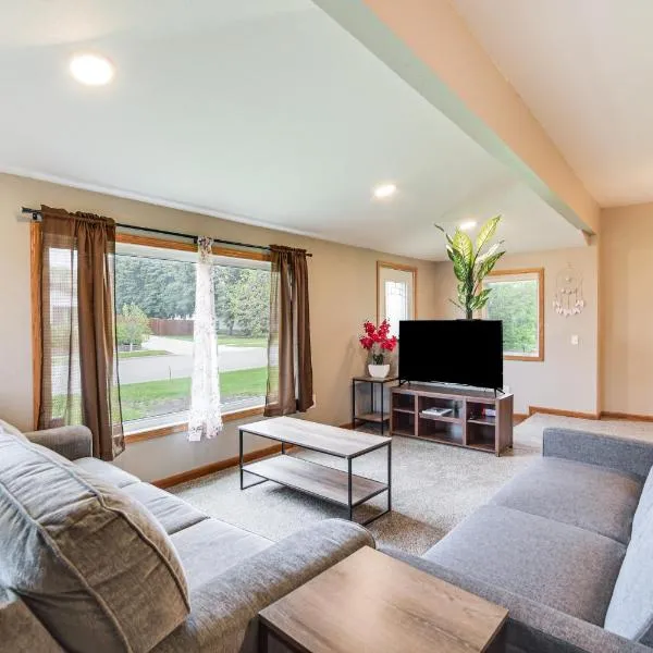 데빌스레이크에 위치한 호텔 Serene Devils Lake House w/ Deck + Fire Pit!