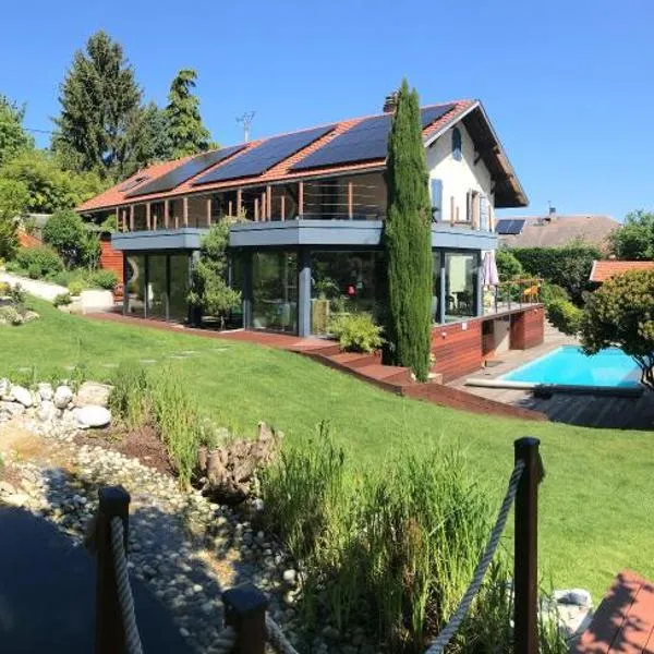 Gîte avec piscine chauffée & aires de jeux pour enfants, hotel v destinaci Barberaz