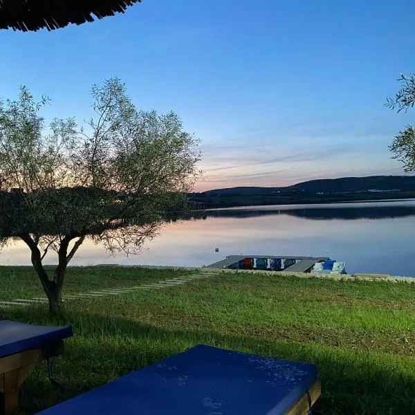 Shtepiza Lio liqeni merhojes, hotel v destinaci Belsh