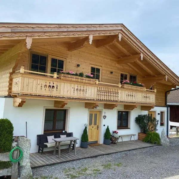 Apartment-Chalet Mödlinghof, hotel v destinaci Hopfgarten im Brixental