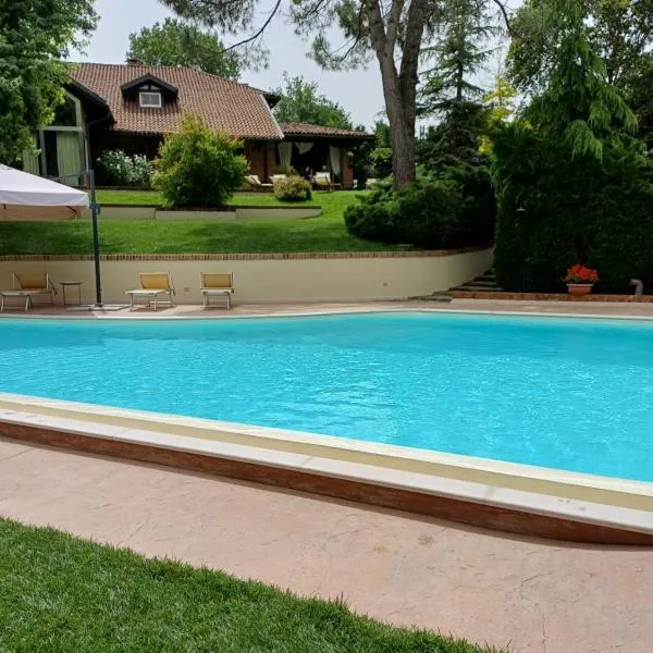 Tenuta degli Angeli Rossi, hotel v destinaci Asti