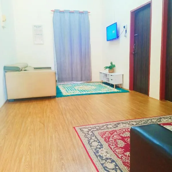 Rayyan homestay, hotel in Kampong Dalam Ru