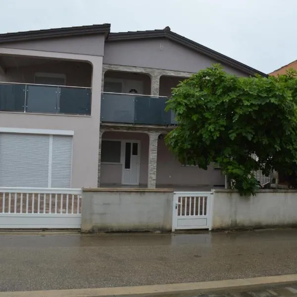 Studio Apartman Kiara, hotel v destinaci Vir