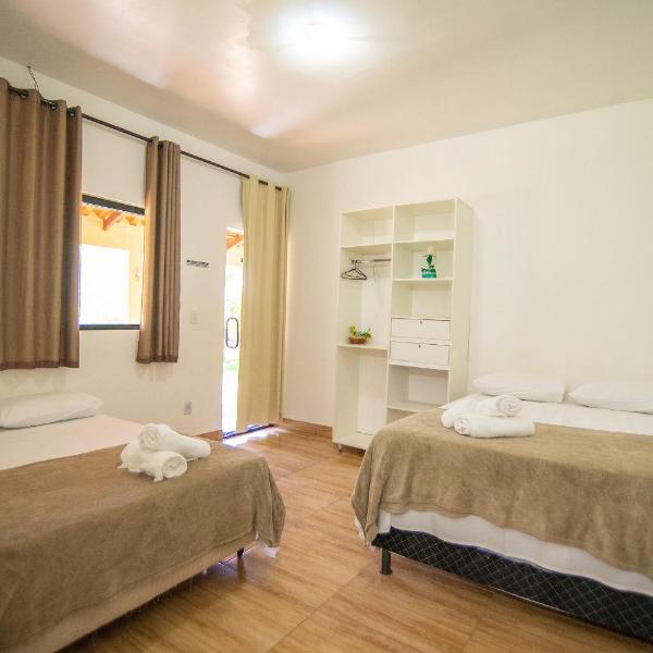 Casa com amplo espaço verde, 4 Suítes e Piscina - Foto 2