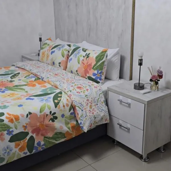Durban Overport Halaal Accomodation 5S, מלון בדרבן