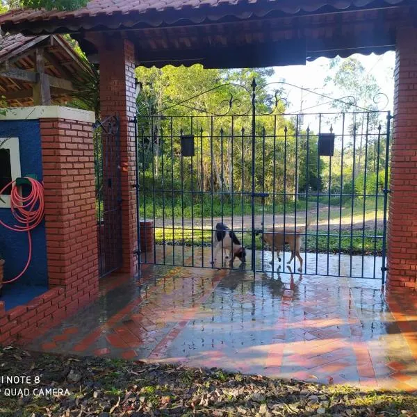 Kitnet em meio à mata Atlântica, hotel v destinaci Juquitiba