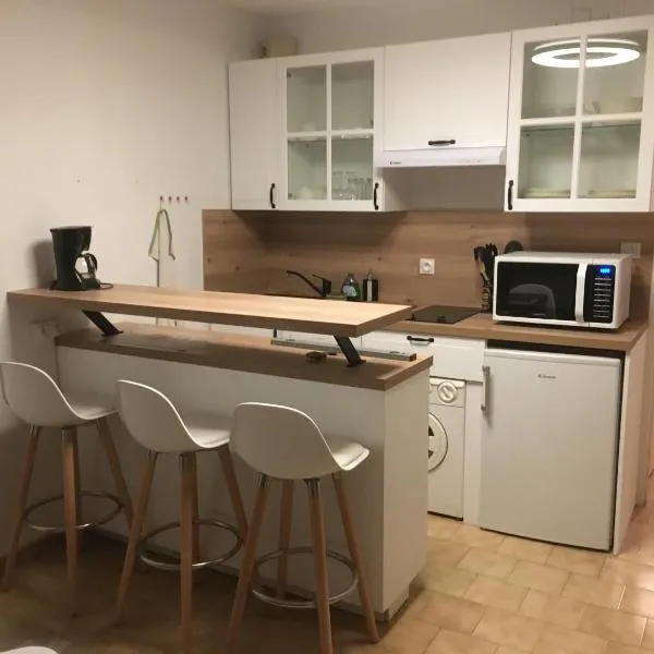 Studio cabine dans résidence avec piscine, hotel i Valras-Plage