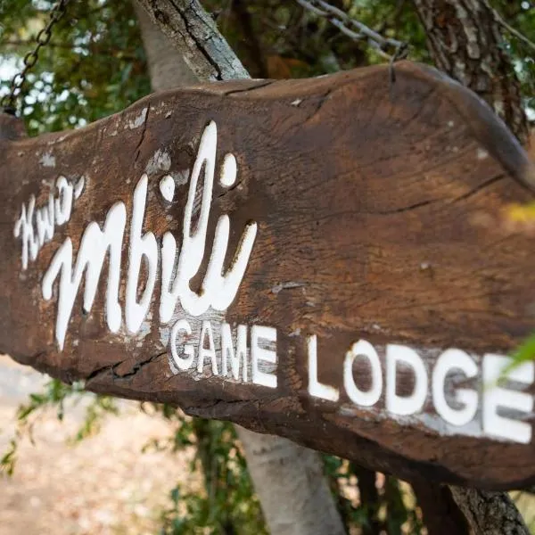 KwaMbili Game Lodge, hotel din Rezervația naturală și safari Thornybush