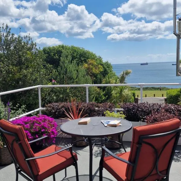 Blue Hills Luxury Apartment, Bay Front with Parking, hotel in Falmouth