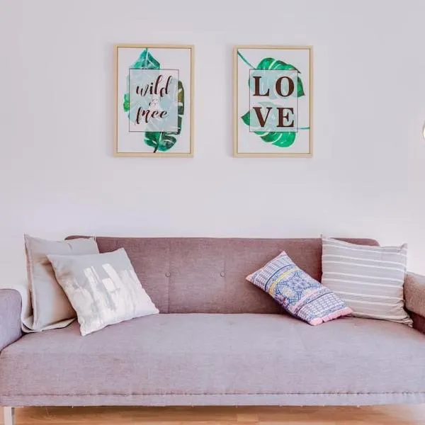 Spacious 2 bedroom apartment in Faro, hotel a Faro