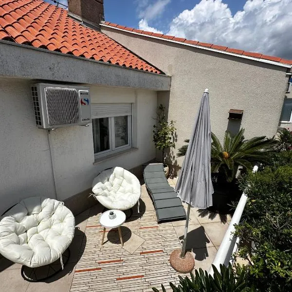 Apartman FOX، فندق في سبليت