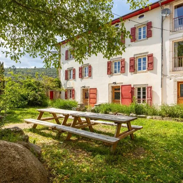 La Grande Maison Rouge, hotel in Angoustrine