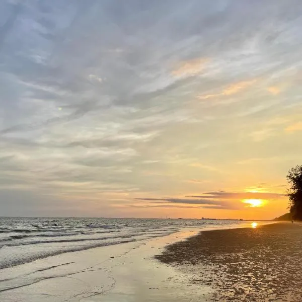 A Day Rayong, hotel v destinaci Ban Pa Khan