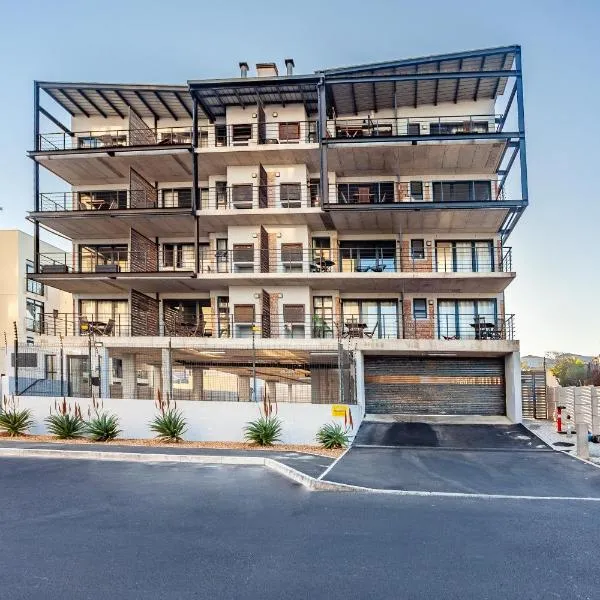 Chic Warehouse Style 1 bedroom, Blouberg Beachfront, 14 Manhattan, hotel in Bloubergstrand