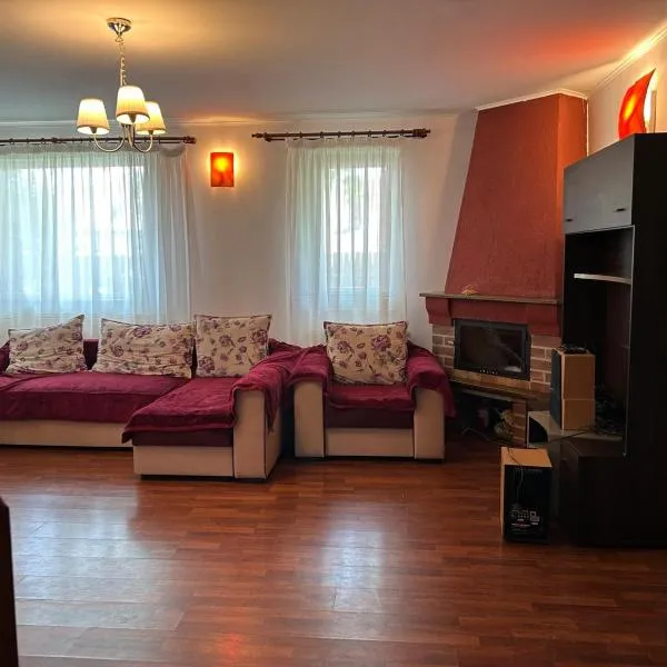 Vila de inchiriat aproape de Therme Balotesti, hotel v destinaci Balotešti