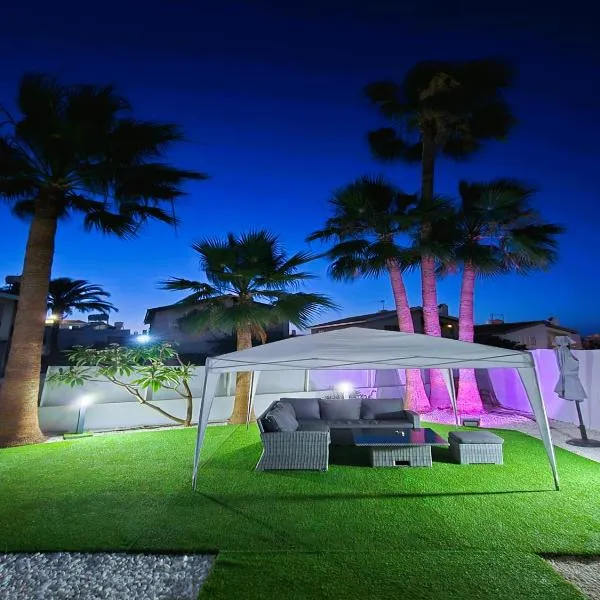 3 Bedroom Villa, private pool, hot tub, hotel v destinaci Protaras